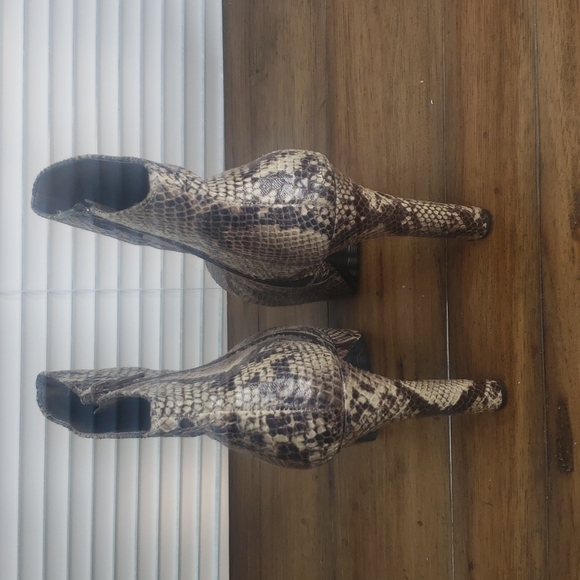 Mossimo - Picture 4 of 6